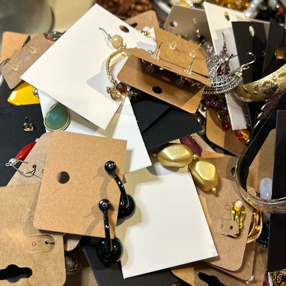 🧁 $5 Box Bundles - Live Show Deals 🛼 🛼 🛼 - Picture 5 of 8